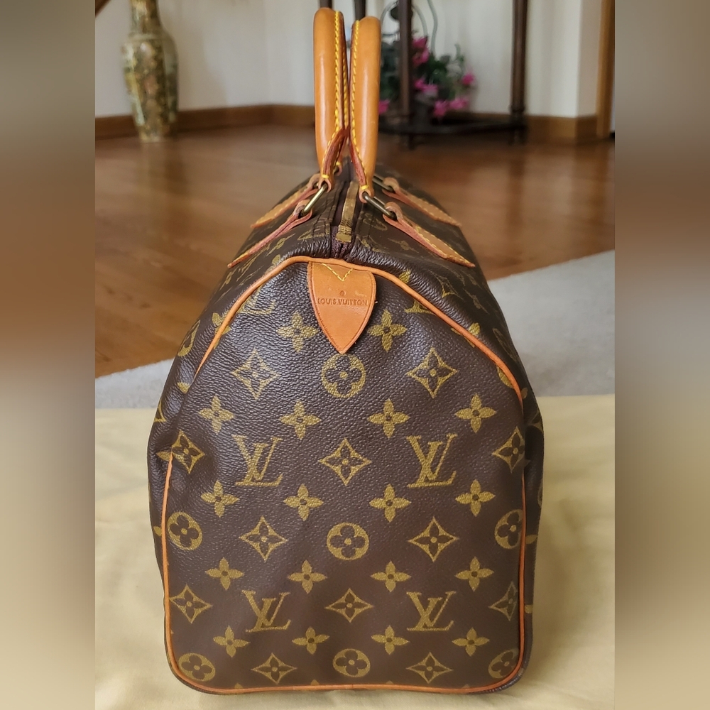 Louis Vuitton Monogram Speedy 35 Handbag - Picture 4 of 16